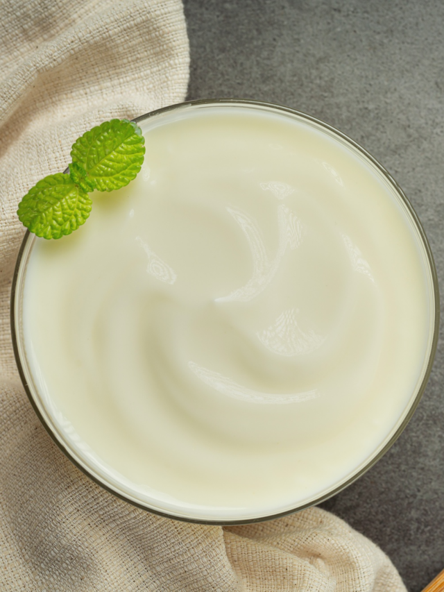 Dahi Khane Ke Fayde: गर्मी में सिर्फ ठंडा पानी नहीं, ये सफेद चीज देगी सुपर कूलिंग, जानिए दही के चौंकाने वाले फायदे