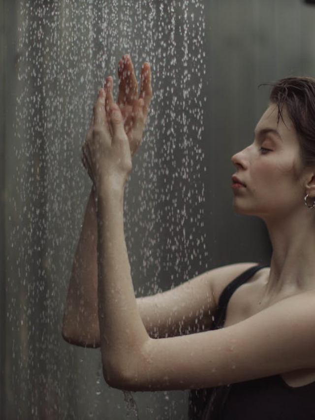 Right way To Take A Bath : कहीं आप भी तो नहीं नहाते गलत तरीके से? जानें शरीर पर सबसे पहले पानी कहाँ डालना चाहिए