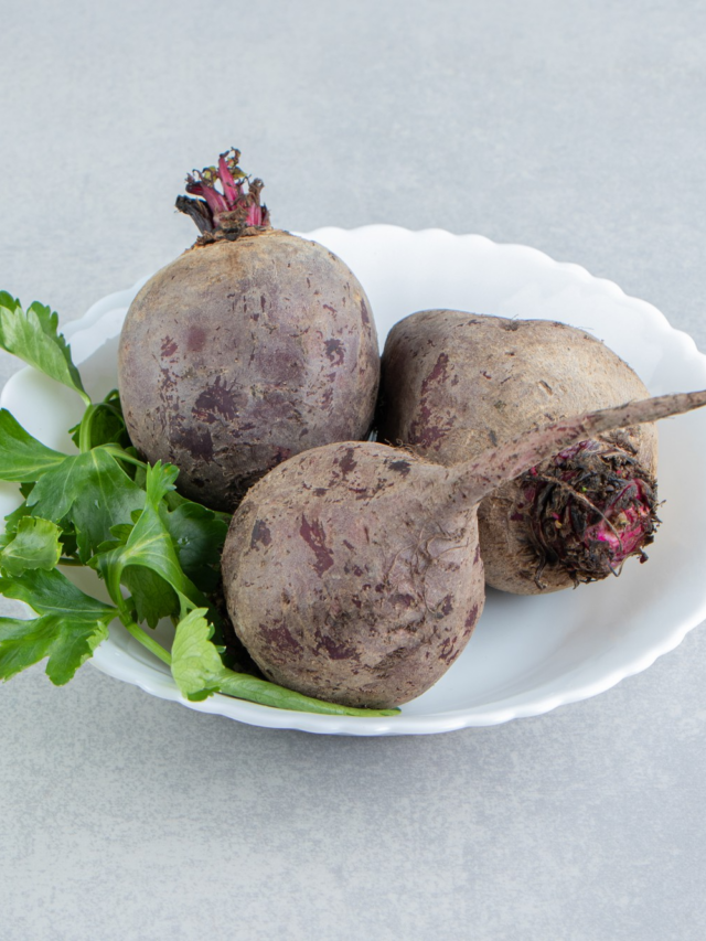 Natural Skincare Vegetables: महंगे क्रीम-सिरम छोड़िए! चेहरे पर ये 5 कच्ची सब्जियां लगाएं, और पाएं शीशे जैसा निखार