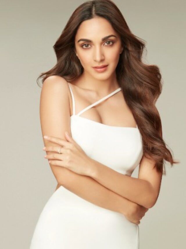 Kiara Advani Hot Photos:  इस बॉलीवुड डीवा ने शेयर की बोल्ड तस्वीरें, स्टाइल देख फैंस भी हुए मदहोश