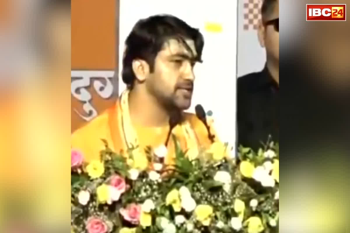 Dhirendra Shastri on Chhatrapati Shivaji: ‘शिवाजी महाराज लगातार लड़ाइयों से थक गए थे..’, पंडित धीरेंद्र शास्त्री के विवादित बयान से मचा बवाल, अब दी सफाई.. कहा-हमारे शब्दों को