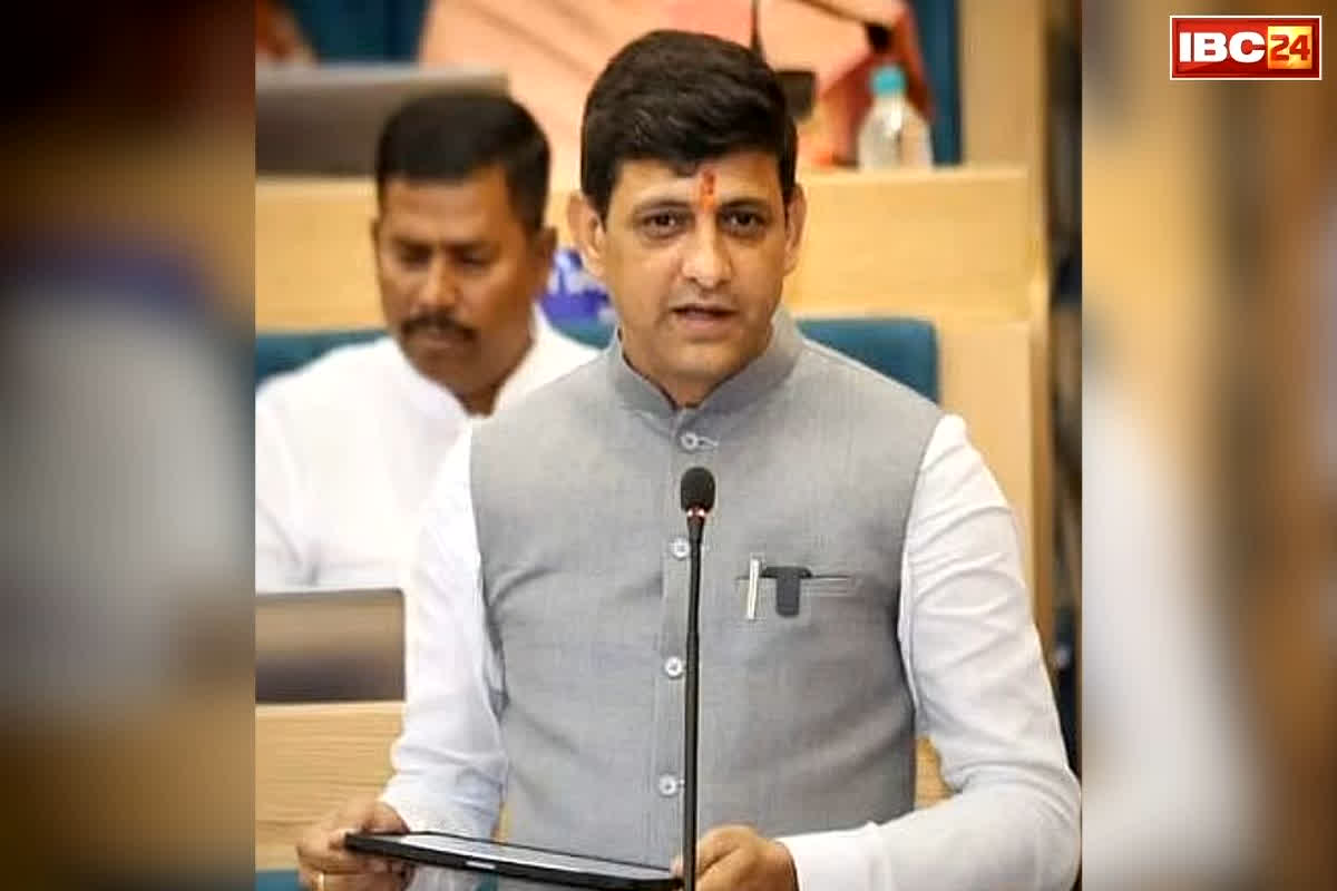 Indore Vande Mataram Controversy: नगर निगम में “वंदे मातरम” पर भारी बवाल.. कांग्रेस पार्षद रुबीना खान ने कहा, “तुम्हारे बाप में दम हो तो कहलवाकर बता दो”.. पढ़ें भाजपा का पलटवार