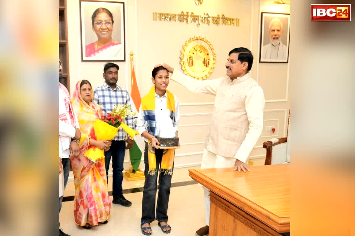 MP 10th Topper Pratibha Singh Solanki: 500 में से 499 लाकर पन्ना की बेटी ने रचा इतिहास, सीएम मोहन यादव ने मिलकर दी बधाई, दिया ये खास इनाम