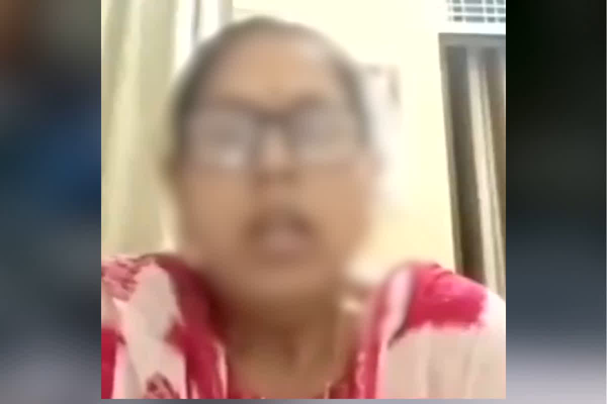 Mahoba BJP Allegations : पद के लिए सेक्स की डिमांड!  इस जिले के बीजेपी अध्यक्ष पर महिला ने लगाए गंभीर आरोप, फेसबुक पर रो-रोकर सुनाई आपबीती