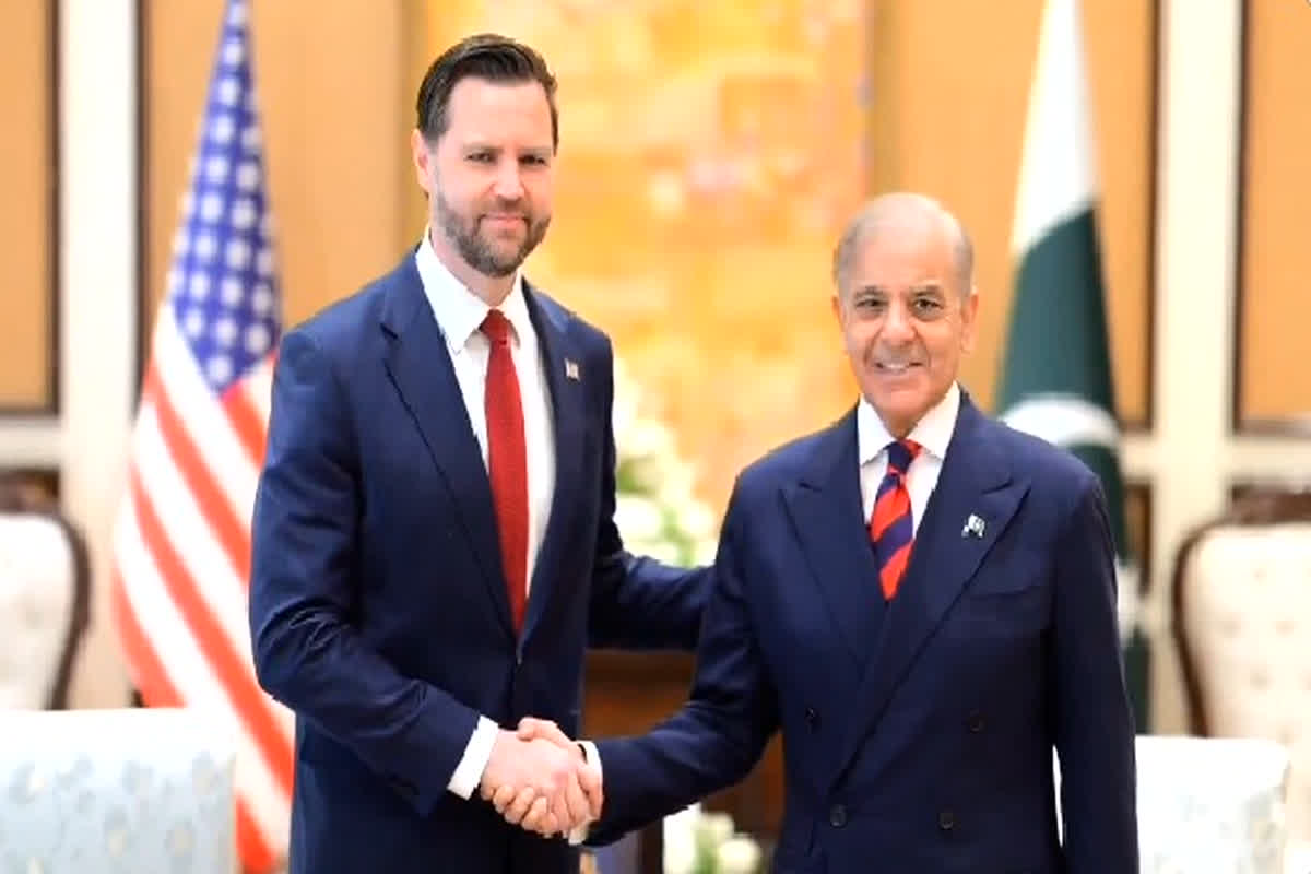 Shehbaz Sharif-JD Vance Meeting: शांति वार्ता से पहले अमेरिका के उपराष्ट्रपति जेडी वेंस से मिले शहबाज शरीफ, मुलाकात के बाद पाकिस्तानी पीएम ने दिया ये बड़ा बयान