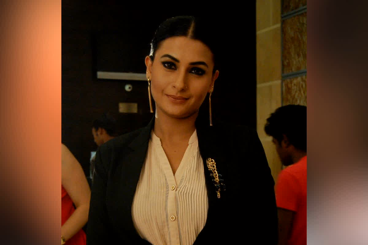 Pavitra Punia on Mouni Roy Trolling : “सैलरी मिलती है क्या?” इस बात पर ट्रोलिंग करने वालों पर फूटा पवित्रा पुनिया का गुस्सा, मौनी रॉय के सपोर्ट में लगा दी ट्रोलर्स की क्लास