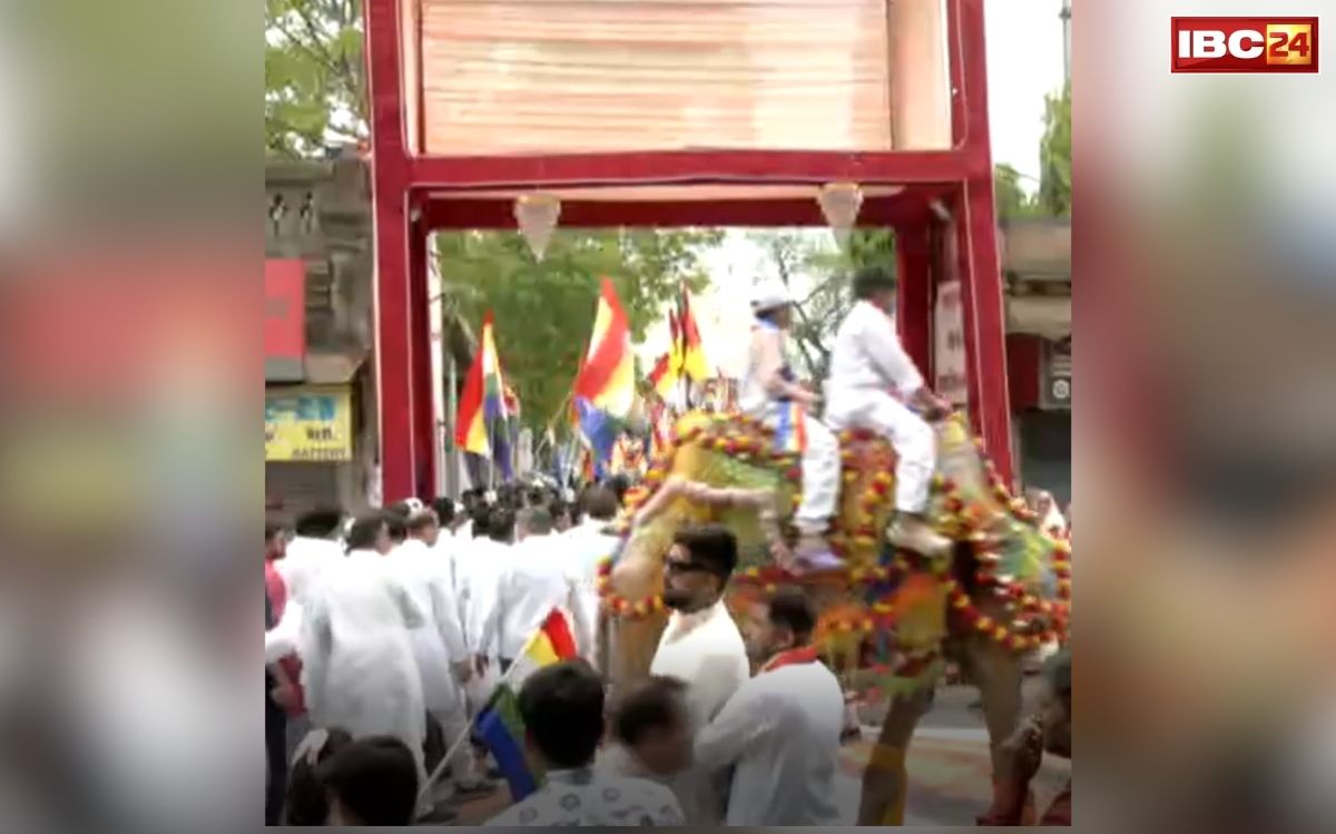 Mahavir Jayanti Raipur: CG की सड़कों पर गूंजा “अहिंसा परमो धर्म”! श्रद्धालुओं ने भव्य शोभायात्रा कर माहौल को बनाया भक्तिमय, मंच से सीएम साय ने दिया खास संदेश