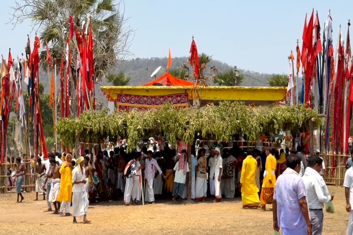 Sukma News: सिमटा नक्सलवाद तो खिलखिला उठी आस्था! 28 साल बाद यहां फिर लगा मेला, कोर्राज देव से मिलने पहुंचे इतने गांवों के देवी-देवता