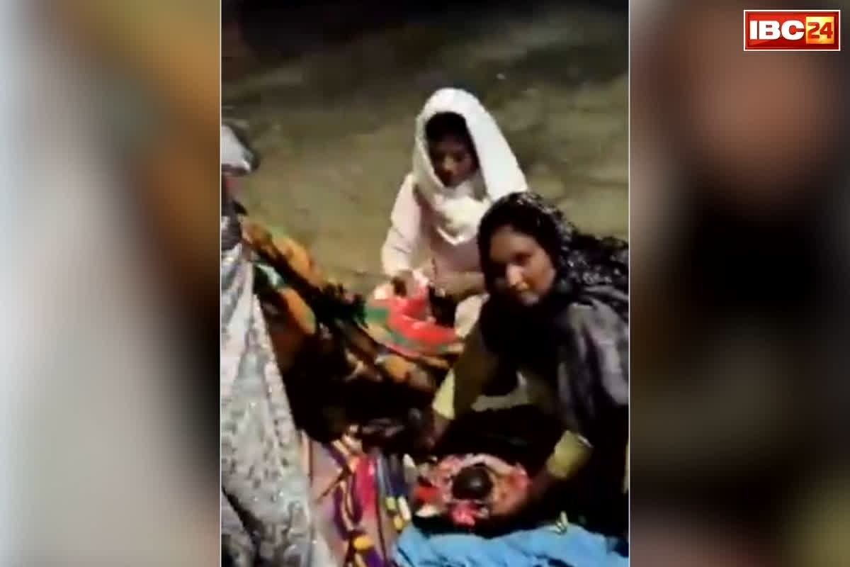 Shamli Hospital News: ये अस्पताल है या लाचार व्यवस्था? गेट के बाहर चादर के पीछे हुआ प्रसव, दिल दहला देने वाला वीडियो वायरल