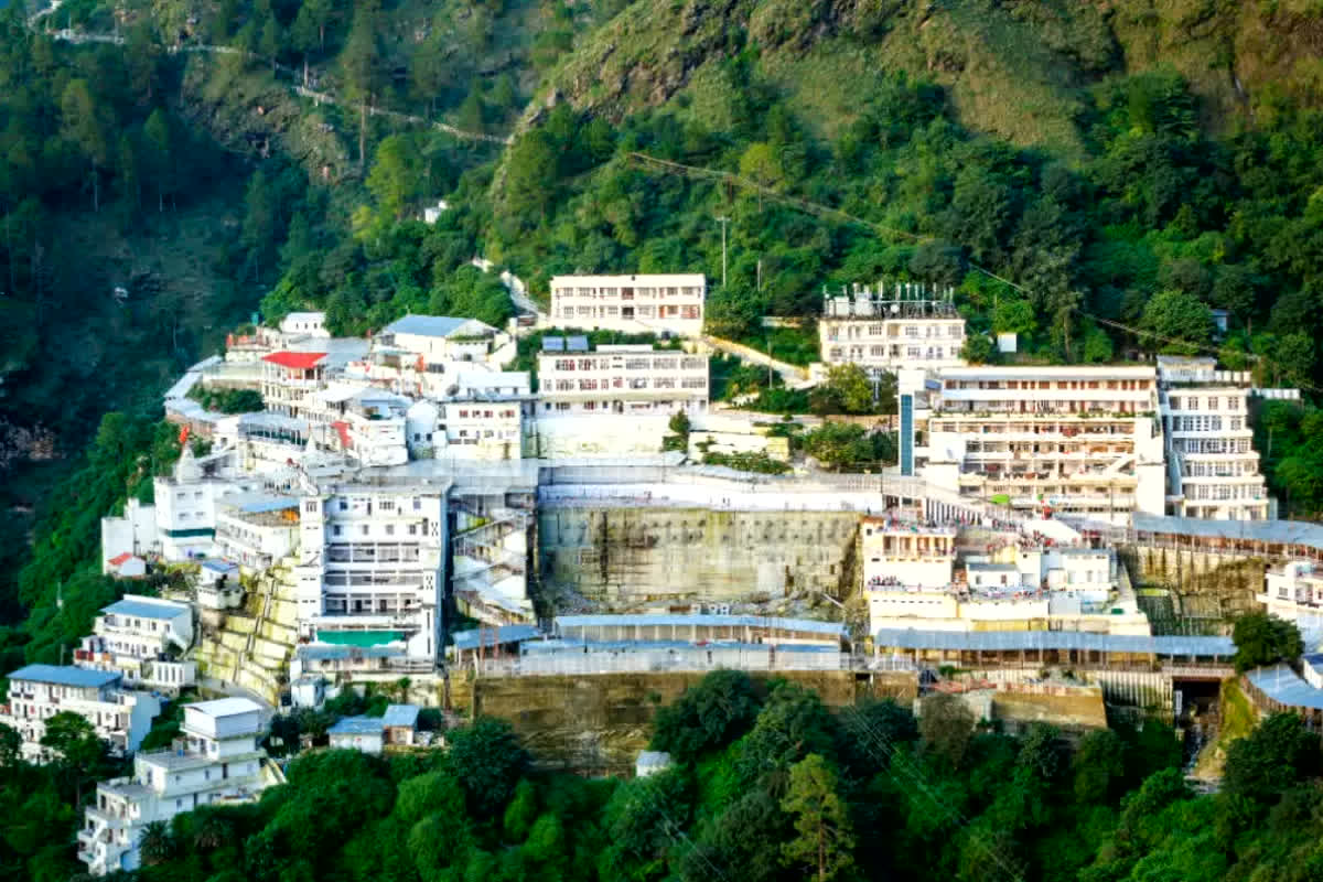 Vaishno Devi Silver Scam : सावधान! वैष्णो देवी में जिसे आप चांदी समझकर चढ़ा रहे, उसका खौफनाक सच आया सामने, 500 करोड़ का हो गया  ‘घपला’