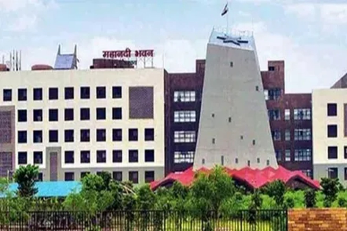 CG Tranfer News: छत्तीसगढ़ में फिर दौड़ी ‘तबादला एक्सप्रेस’, बदले गए इस विभाग के कई अफसर, इन जिलों में नए अधिकारियों की तैनाती
