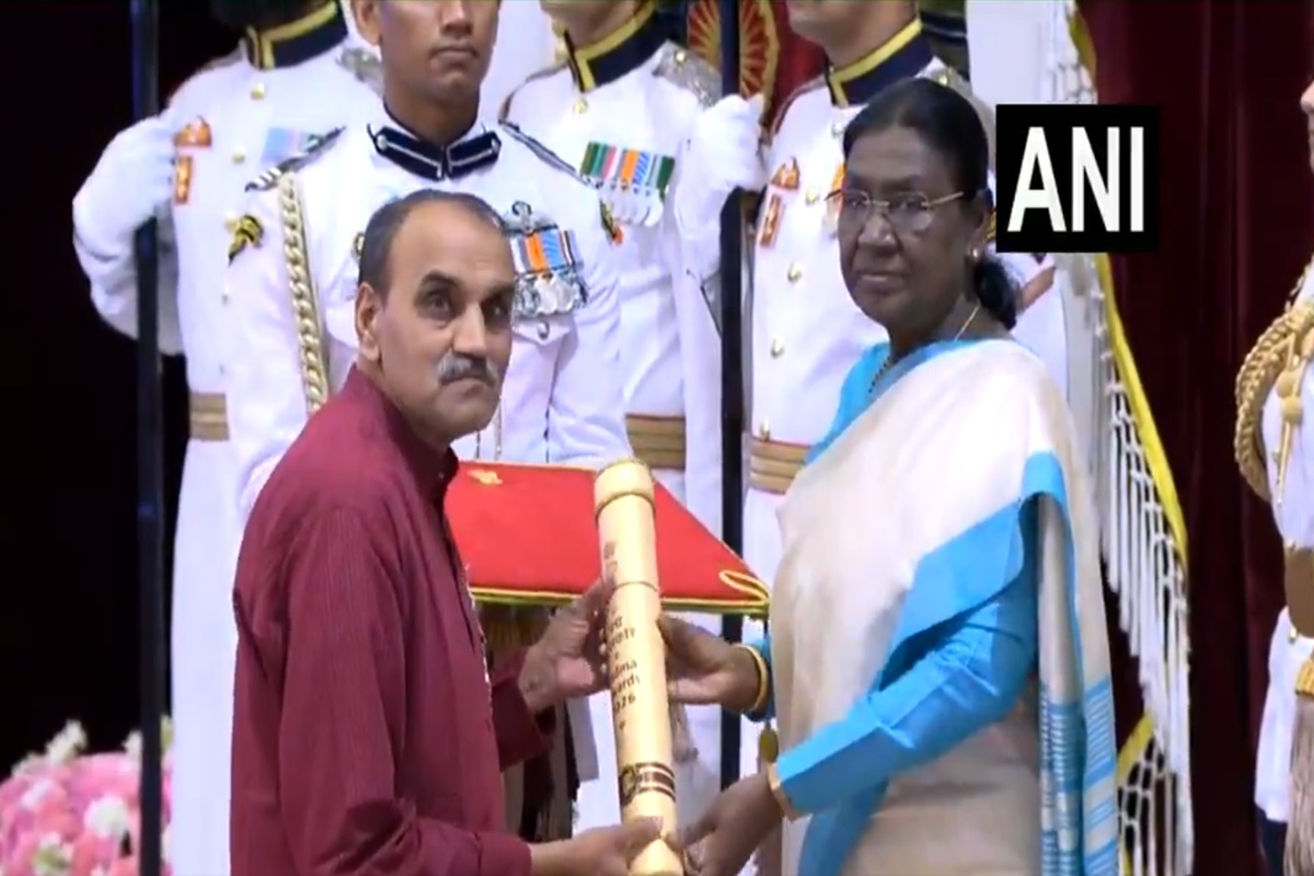 Padma Shri Award 2026: बस्तर के जंगलों में रहकर आदिवासियों का किया इलाज, छत्तीसगढ़ के डॉक्टर दंपति को एक साथ मिला पद्मश्री, राष्ट्रपति ने किया सम्मानित