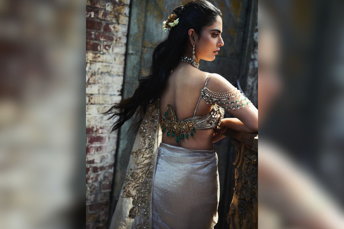 Met Gala 2026: ईशा अंबानी का देशी अवतार, सोने की साड़ी पहन मचाई सनसनी, लुक देखकर आप भी रह जाएंगे दंग