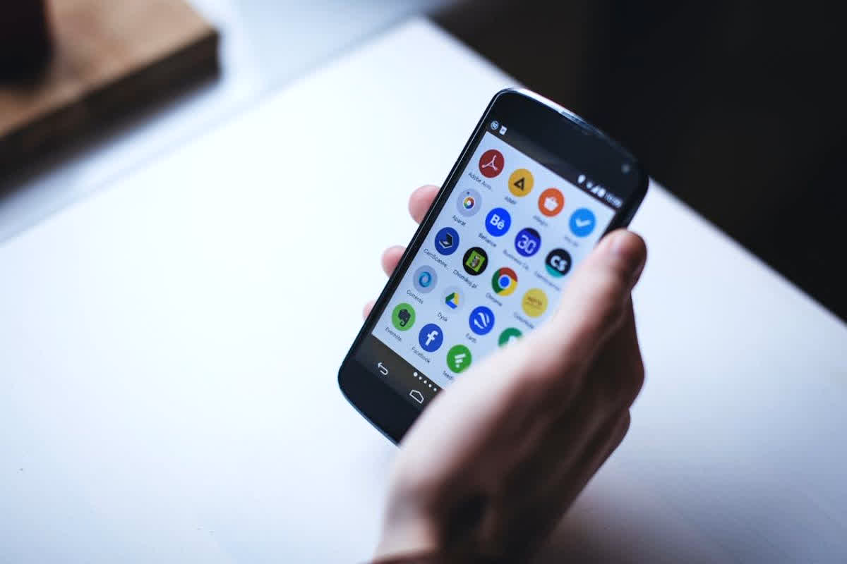 App Permission: भूलकर भी Allow न करें ये परमिशन, नहीं तो किसी और के हाथ में जा सकता है पूरा कंट्रोल! जानिए कौन सी हैं ये खतरनाक परमिशन!