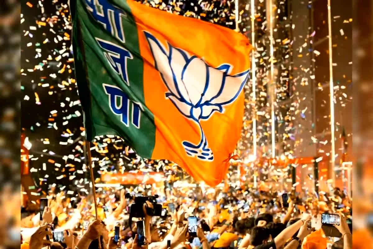 West Bengal Election Results 2026 : बंगाल में ‘कमल’ का कमाल! 200 के पार BJP, TMC का किला ढहा, खत्म हुआ ममता का राज?