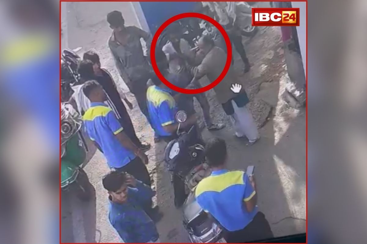 Petrol Pump Viral Video : पानी के बदले ऑटो चालक को मिले लात घुसे, पेट्रोल पंप पर जो हुआ… दहल जाएगा आपका दिल, देखें वीडियो