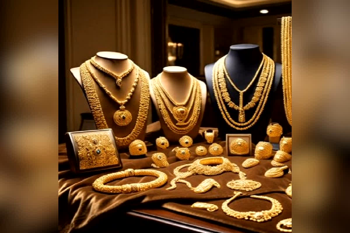 Gold Rate 05 May 2026: लगातार दूसरे दिन इतने रुपये गिर गए सोने के दाम! 1.12 लाख के आसपास आया एक तोले का भाव, अब यही है खरीदारों के अच्छे दिन!