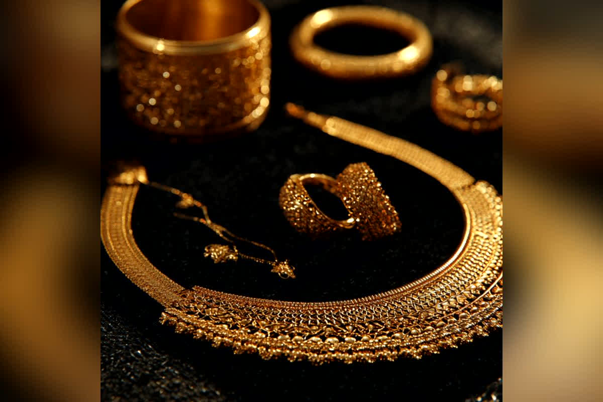 Gold Rate 25 May 2026: पेट्रोल-डीजल की मार के बीच सोने ने दी राहत! हफ्ते के पहले दिन गिरे दाम, 10 ग्राम का भाव 1.19 लाख के करीब आते ही खरीदारों में खुशी की लहर