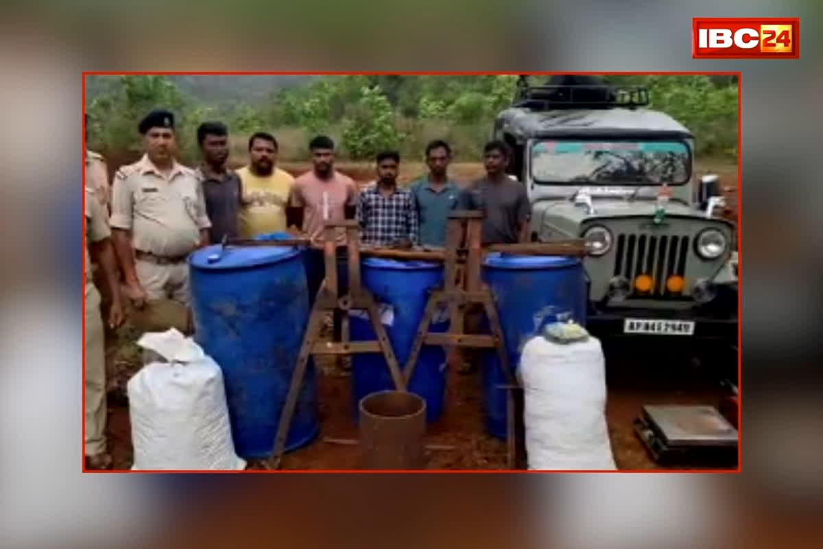 Jagdalpur Crime News: छत्तीसगढ़ के इस जंगल में चल रही थी चलती-फिरती ड्रग फैक्ट्री, रेड मारने गई पुलिस भी रह गई दंग, इतने करोड़ का माल बरामद