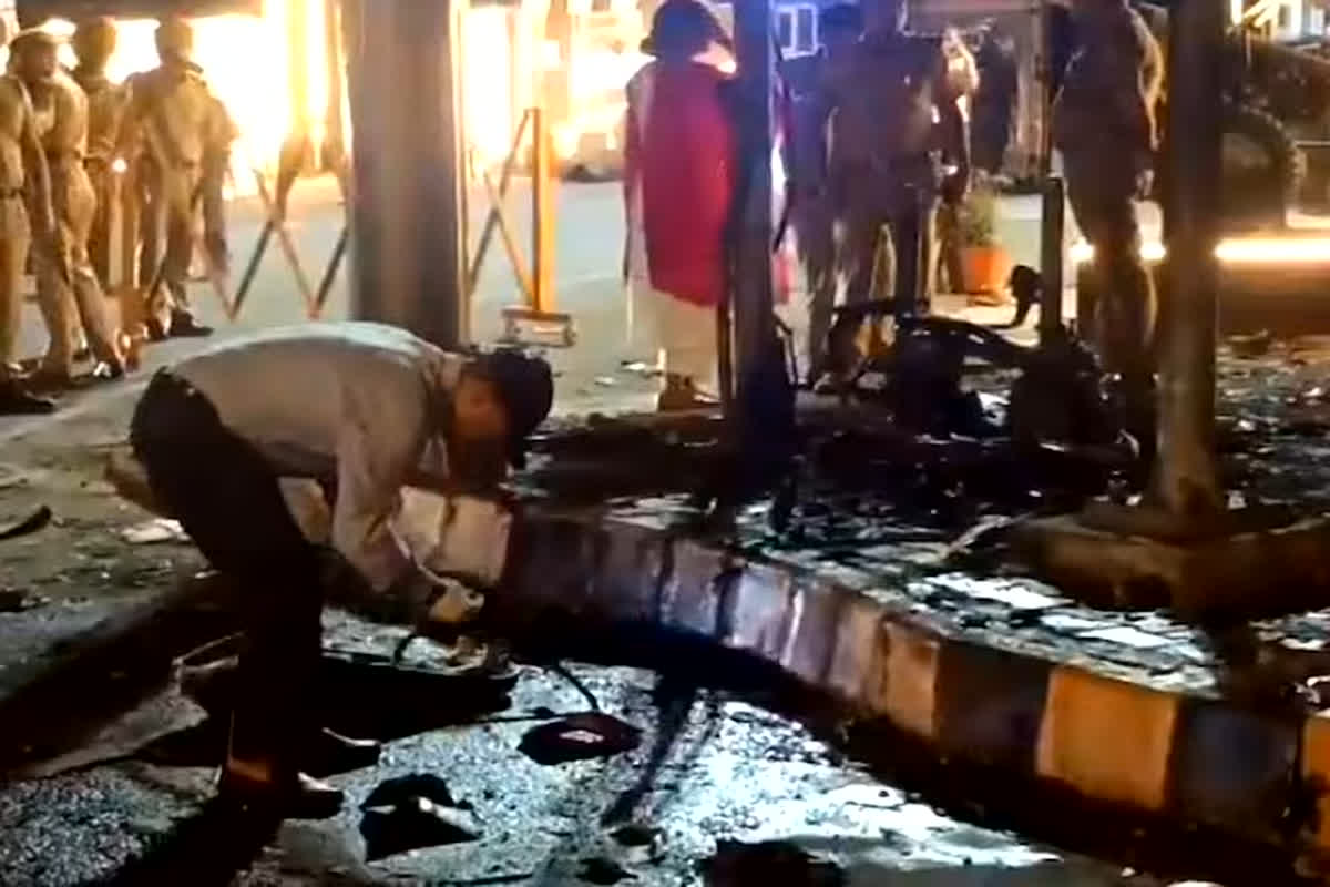 BSF Headquarters Blast News: BSF हेड क्वार्टर के पास भीषण धमाका, इलाके में मचा हड़कंप, मौके पर पहुंची फॉरेंसिक और पुलिस की टीम