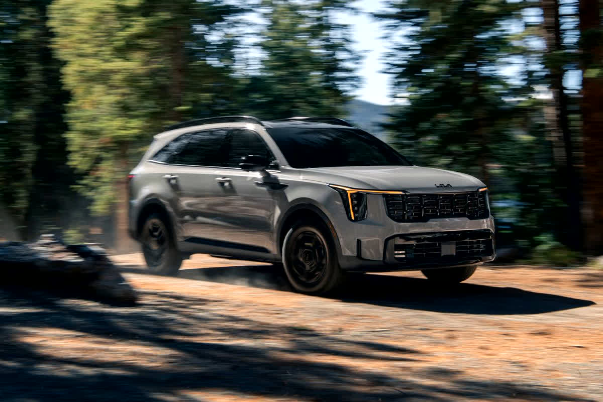 Kia Sorento: SUV प्रेमियों के लिए खुशखबरी! भारत की सड़कों पर दिखी नई Kia Sorento, क्या 7-सीटर SUV जल्द करेगी एंट्री?