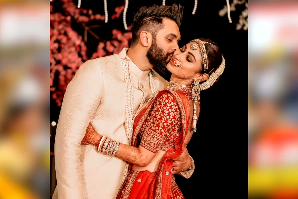 Mouni Roy Divorce Rumors : तस्वीरें गायब… अकाउंट बंद! तलाक की अफवाहों के बीच इस बड़ी एक्ट्रेस के पति ने उठाया ऐसा कदम, सोशल मीडिया पर मचा हड़कंप! बेस्ट फ्रेंड ने भी किया अनफॉलो