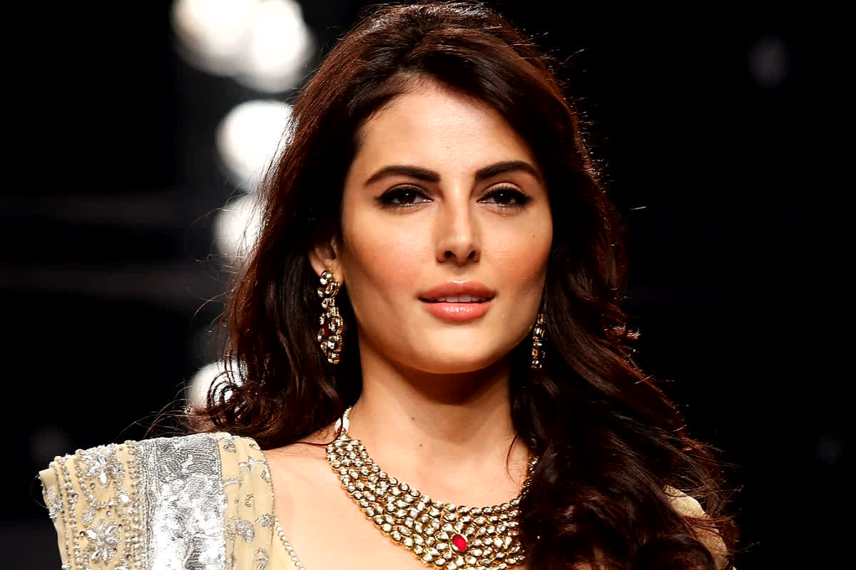 Mandana Karimi Leaves India: कौन हैं मंदाना करीमी? भारत को ‘दूसरा घर’ कहने वाली इस एक्ट्रेस ने अचानक क्यों कहा ‘गुडबॉय इंडिया’, सामने आई चौंकाने वाली वजह!