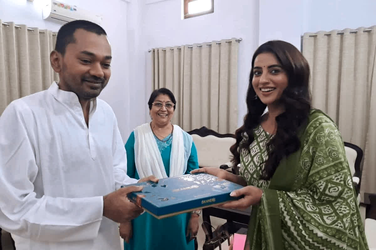 Nishant Kumar Meet Akshara Singh: निशांत कुमार से मिलने आवास पहुंची ये भोजपुरी एक्ट्रेस, स्वास्थ्य मंत्री ने बताया किन मुद्दों पर हुई चर्चा, आप भी जानें यहां