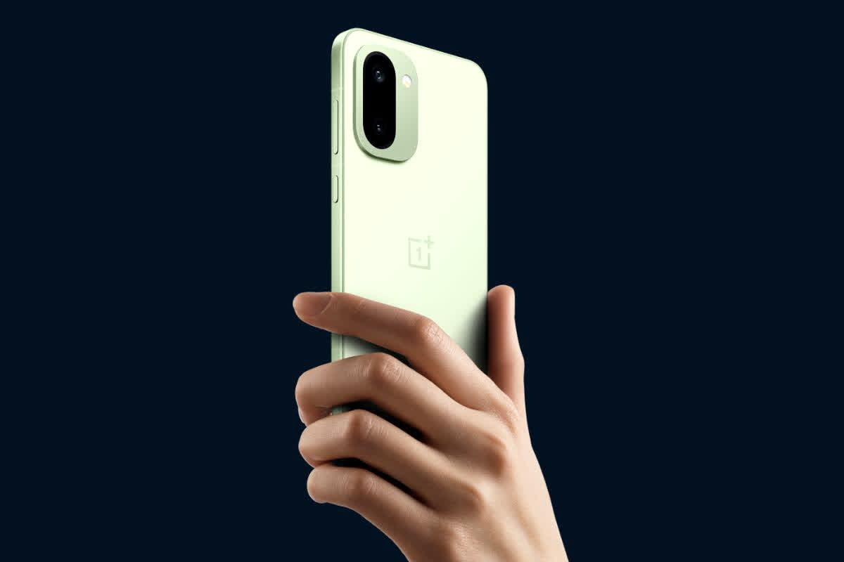 OnePlus 15R Price: इस फोन की कीमत ने तोड़ा रिकॉर्ड! लॉन्च के बाद 7000 रुपये महंगा हुआ ये स्मार्टफोन, जानिए आखिर क्यों इतने बढ़े दाम?