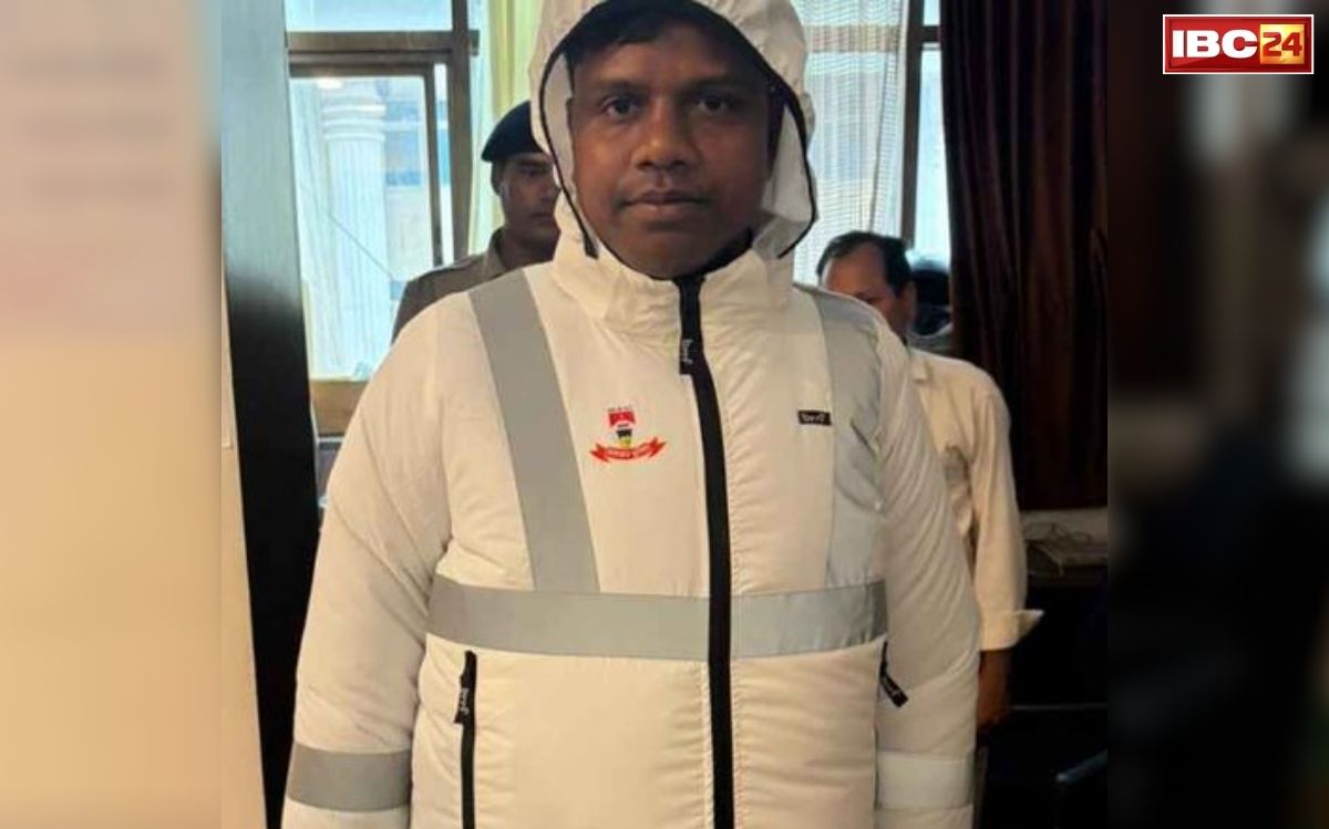 Ranchi Police Cooling Jacket: पसीने से तर-बतर ट्रैफिक पुलिस को अब मिलेगी राहत, शुरू हुआ हाईटेक कूलिंग जैकेट ट्रायल, जानिए कैसे काम करेगी ये तकनीक