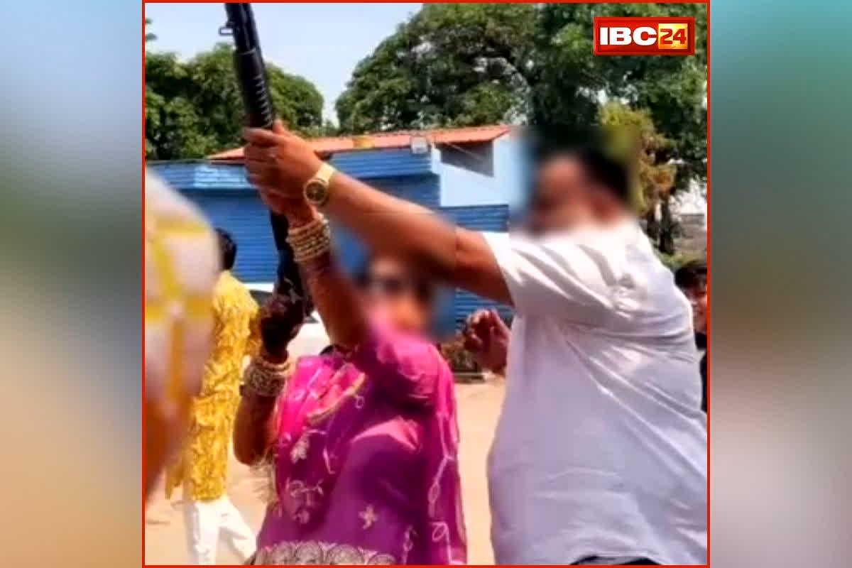 Raipur Firing Video: राजधानी में खुलेआम शादी समारोह में फायरिंग, इस BJP नेत्री ने चलाई गोली, वीडियो वायरल होते ही मचा बवाल