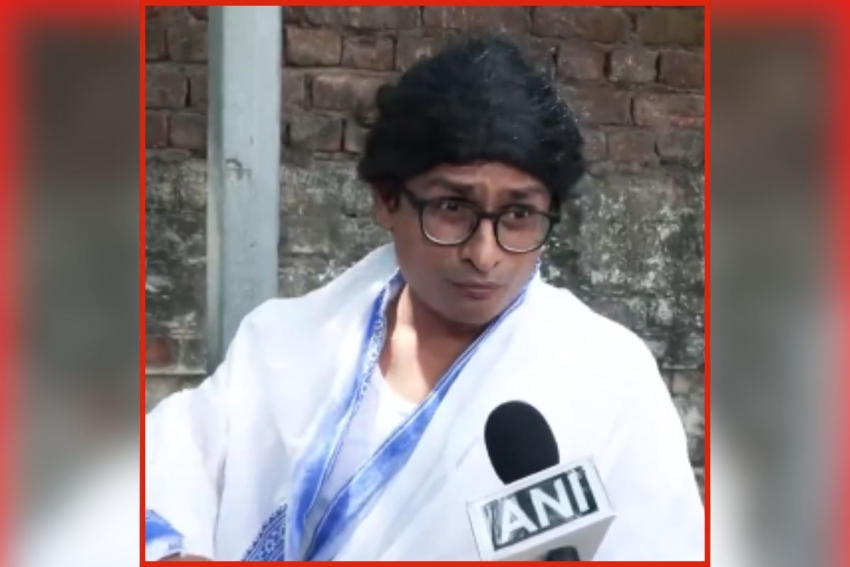 Ratan Ranjan Mamata Banerjee Mimicry: ‘मोदी ने झालमुड़ी खाकर मेरी कुर्सी छीन ली’, बीजेपी हेडक्वार्टर पहुंच गईं ‘ममता दीदी’? स्वैग देख दंग रह गए कार्यकर्ता, आप भी देखें वीडियो…