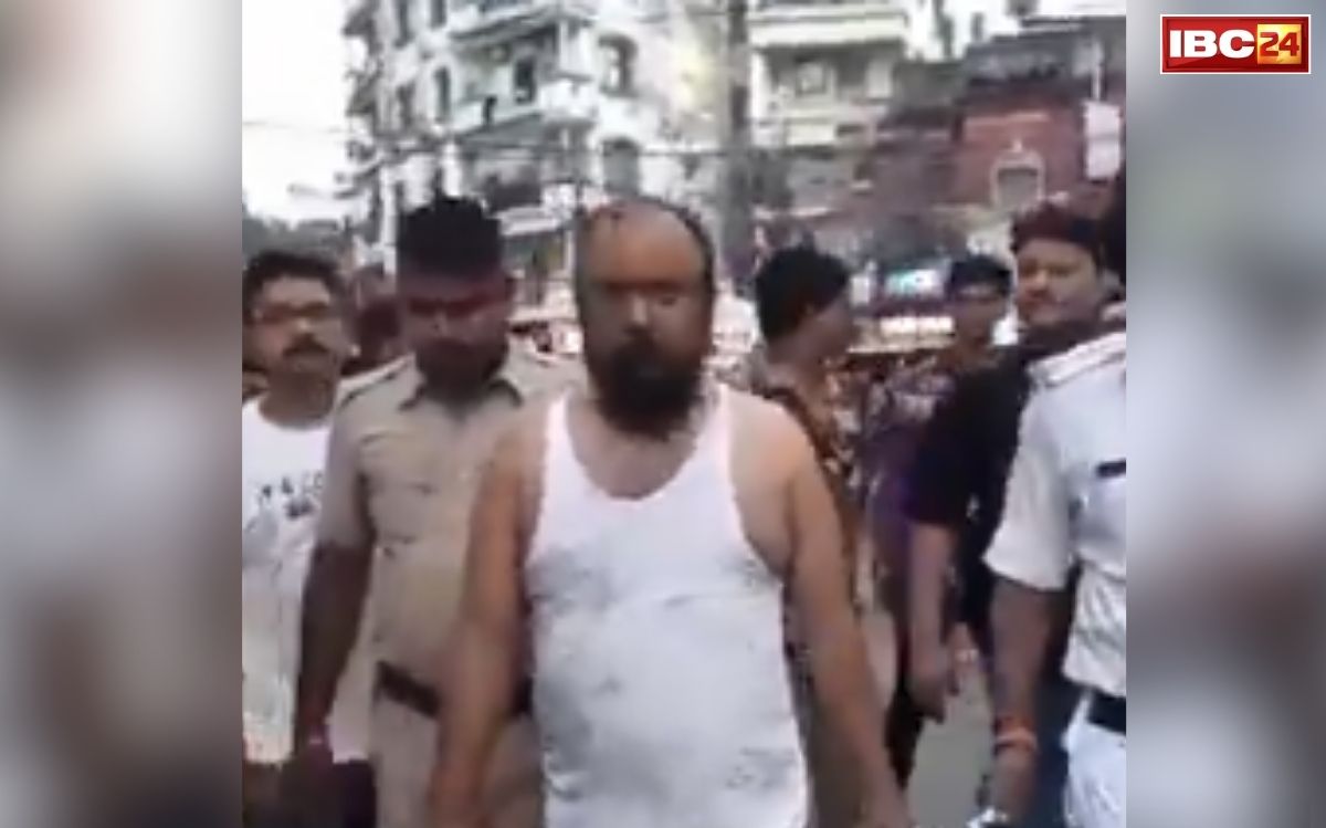 TMC Leaders Viral Video: बनियान-बॉक्सर में सड़क पर घुमाए गए TMC के नेता! पश्चिम बंगाल पुलिस की बड़ी कार्रवाई, इन अपराधों में रह चुके हैं शामिल