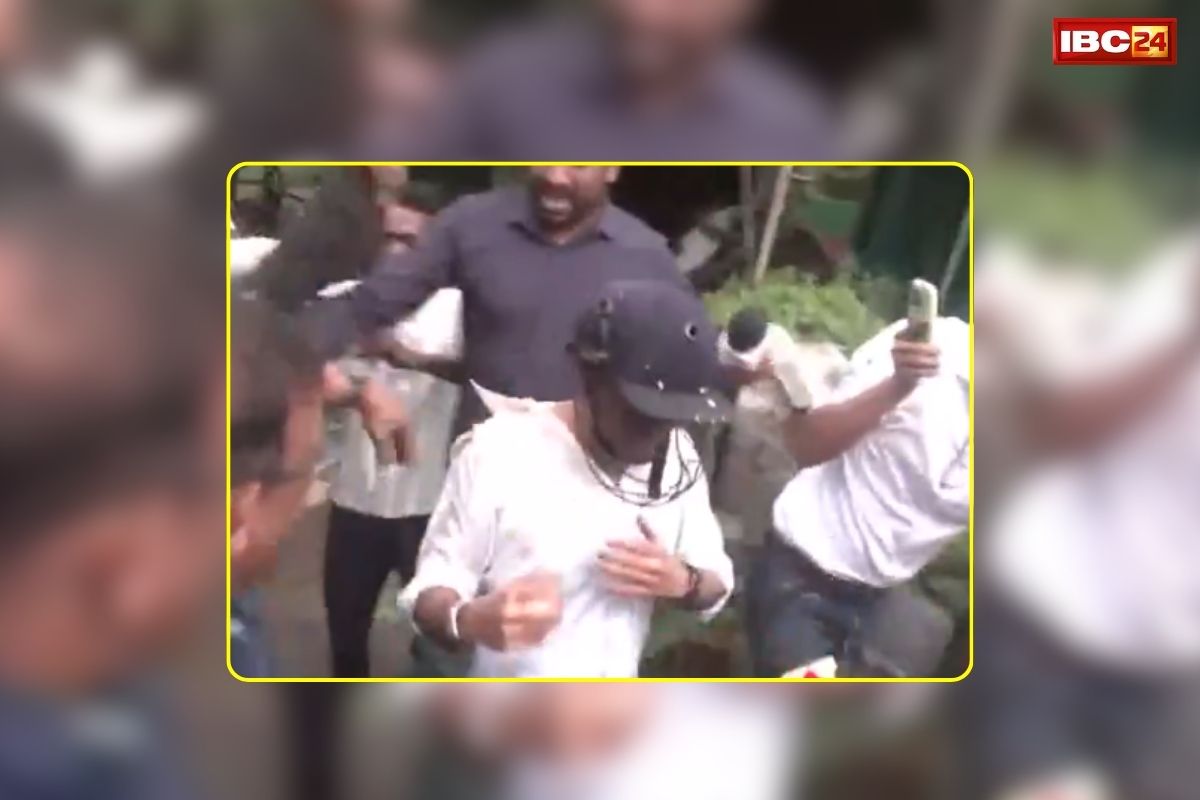 MP Abhishek Banerjee Viral Video: ममता के भतीजे अभिषेक बनर्जी की गुस्साए लोगों ने कर दी पिटाई, नहीं था कोई पुलिसकर्मी साथ, क्रिकेट हेलमेट पहनकर भागा TMC नेता