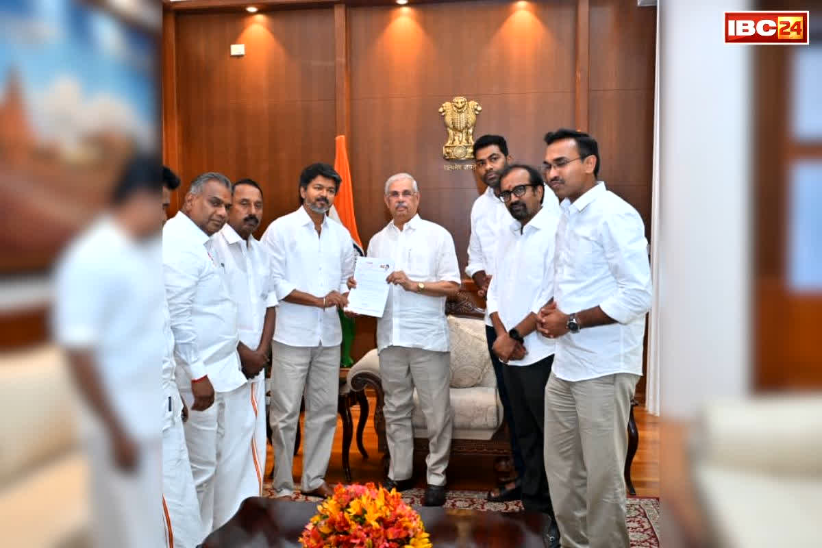 TVK Government in Tamil Nadu: तमिलनाडु में ख़त्म हुआ ‘स्टालिन युग’.. TVK प्रमुख ने राज्यपाल से भेंटकर पेश किया सरकार बनाने का दावा, मिला इनका साथ और समर्थन