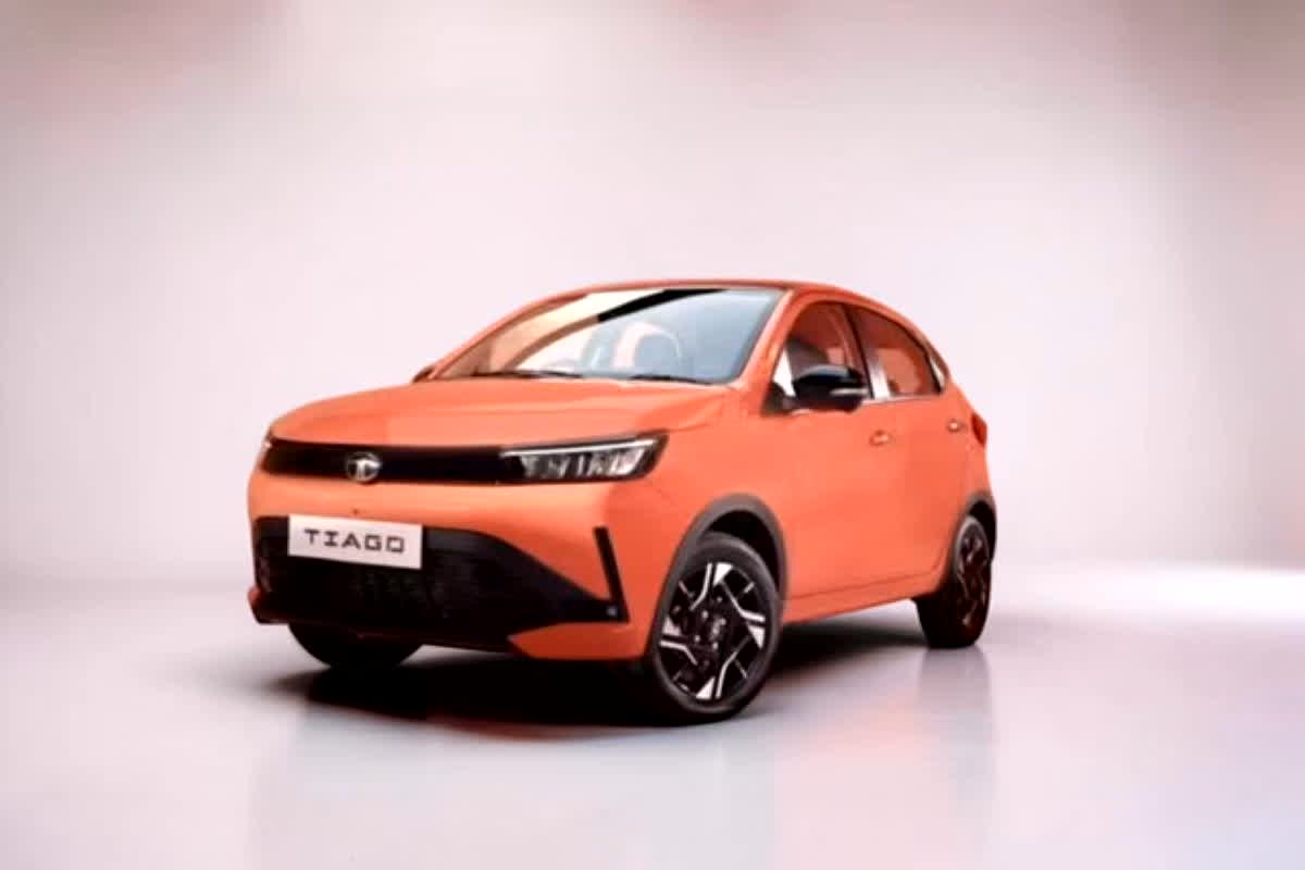 Tata Tiago Facelift 2026: लॉन्च से पहले खुल गए सारे राज! Tata Tiago फेसलिफ्ट EV में पहली बार मिलेंगे ये धांसू फीचर्स, कार लवर्स बोले- इतनी कीमत में इतना सब कैसे?