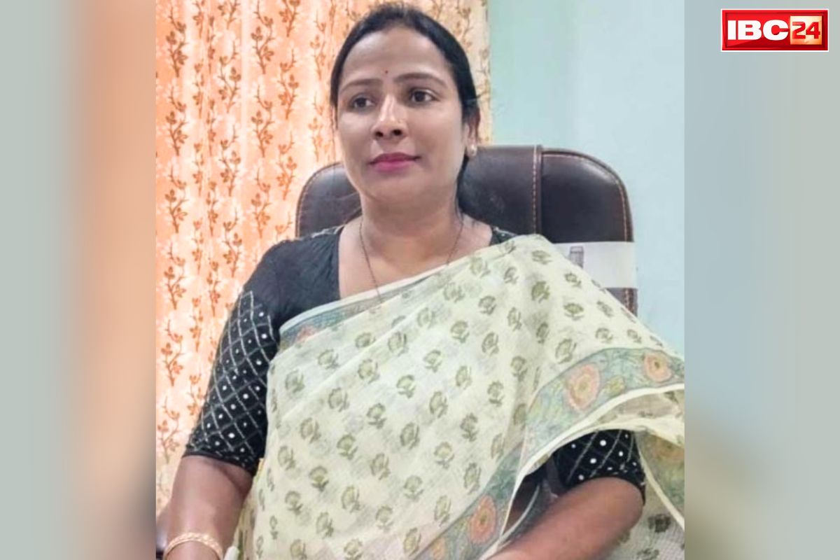 Tehsildar Bribery Latest Case: महिला तहसीलदार रिश्वत लेते रंगे हाथ गिरफ्तार.. लैंड डाइवर्जन के नाम पर ले रही थी इतने लाख रुपये, ड्राइवर को भेजा था पैसे लेने