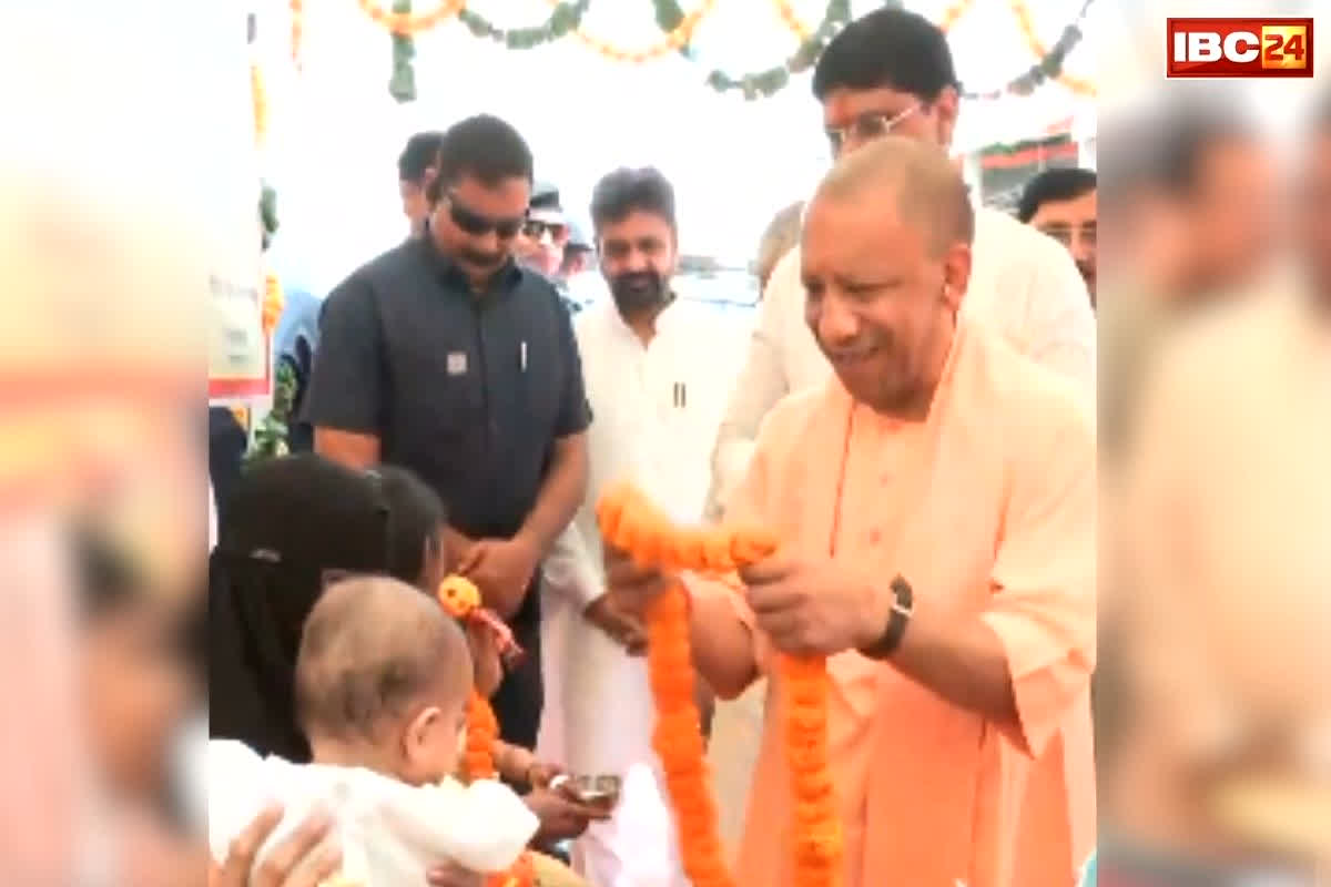 CM Yogi Janata Darshan: ‘चिंता मत करिए भरपूर मदद देगी सरकार..’, सीएम योगी ने सुनी जनता की हर परेशानी, शिकायत पर खुद लिया एक्शन, अधिकारियों को भी दिए ये निर्देश