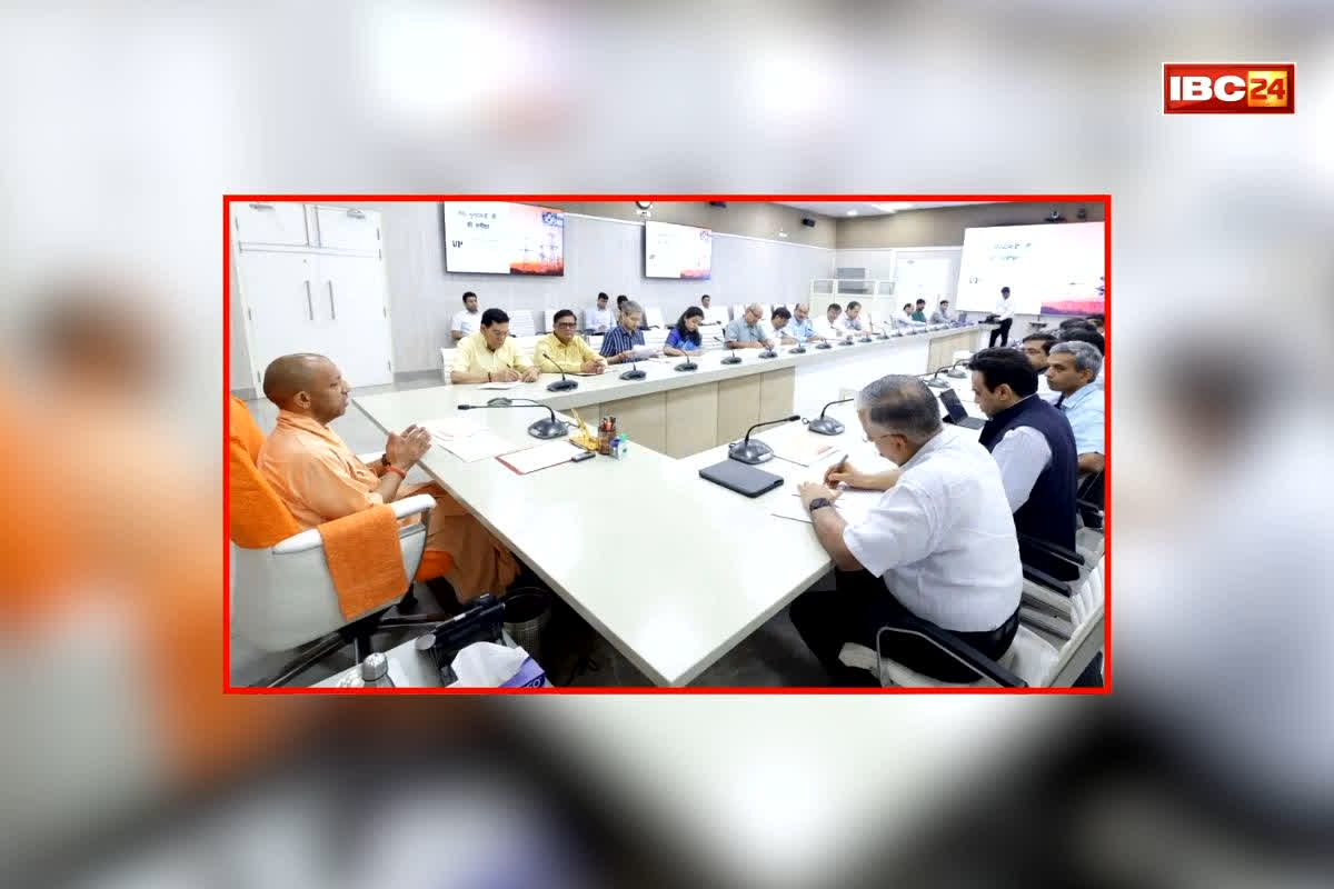 CM Yogi On Power Crisis: बिजली संकट पर भड़के सीएम योगी आदित्यनाथ, गांव से लेकर शहर तक व्यवस्था सुधारने पर दिया जोर, अधिकारियों को दिए सख्त निर्देश