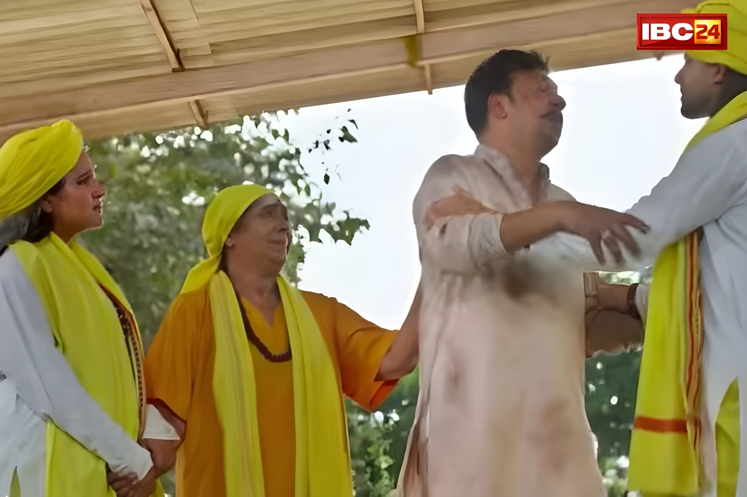 Vasudha Upcoming Twist: कांच की तरह बिखरा, करिश्मा का काला साम्राज्य! प्रभात को ज़िंदा देख चंद्रिका ने तोड़ी ख़ामोशी, क्या अब होगा करिश्मा का ‘द एंड’?