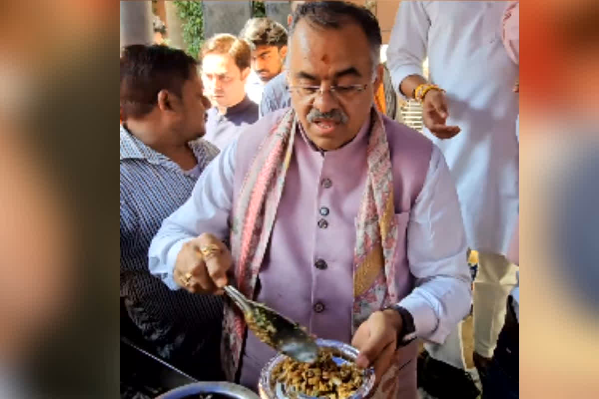 West Bengal Election Result 2026 : बंगाल फतह के बाद अनोखा सेलिब्रेशन! BJP ऑफिस में बनी ‘देशभक्ति वाली झालमुड़ी’, देखें वीडियो