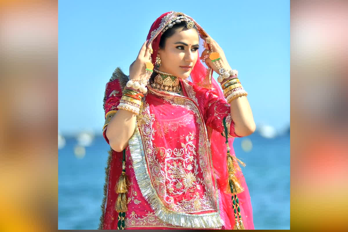 Cannes Rajasthani Poshak Look : रेड कार्पेट पर सिर पर पल्लू लेकर पहुंची यह भारतीय हसीना! पहनावे में छिपा था ऐसा खास संदेश, हर कोई देखता रह गया रॉयल लुक