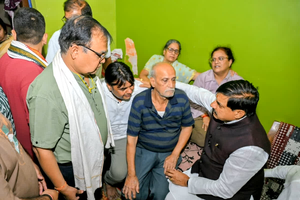 Bargi Cruise Accident Case Update: बच्चों को लगाया गले, बेटी के सिर पर रखा हाथ, इस तरह क्रूज हादसे के पीड़ितों को सीएम डॉ. यादव ने बंधाया ढांढस