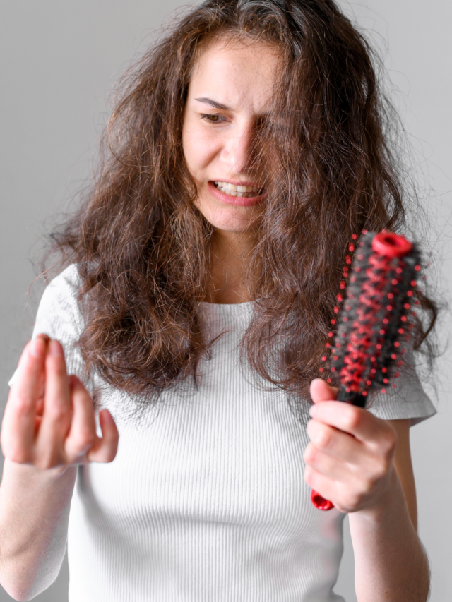 Fruits For Healthy Hair: बाल झड़ने से हैं परेशान? रोज खाएं ये फल, कुछ ही दिनों में दिखेगा लंबा, घना और चमकदार बालों का कमाल
