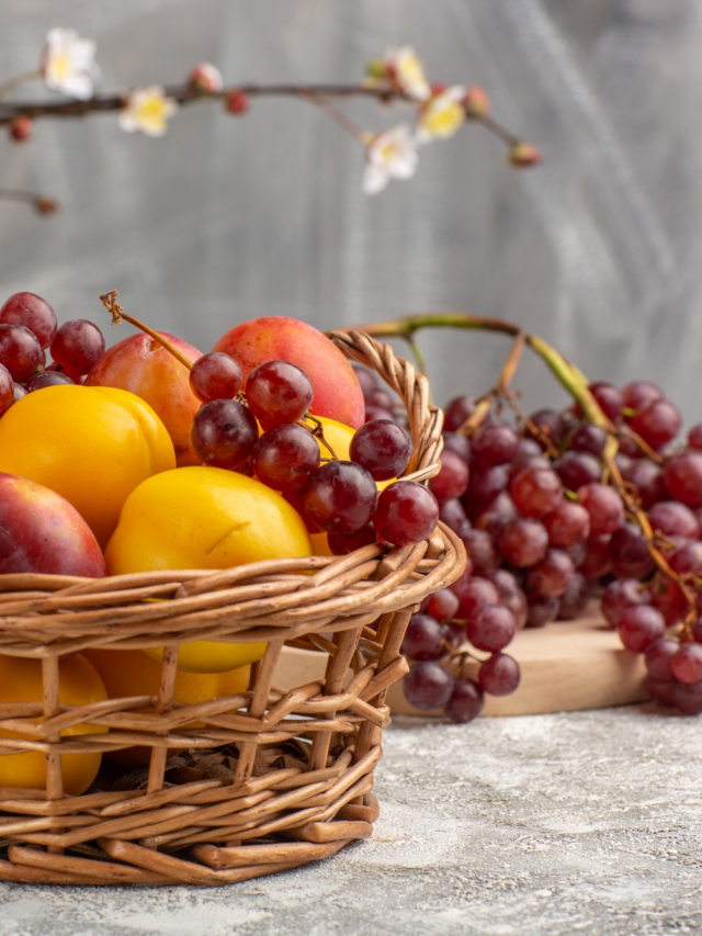 High Sugar Fruits: हेल्दी समझकर खा रहे हैं ये फल? सावधान! ज्यादा सेवन करने पर शरीर पर पड़ सकता है उल्टा असर और बिगड़ सकती डाइट