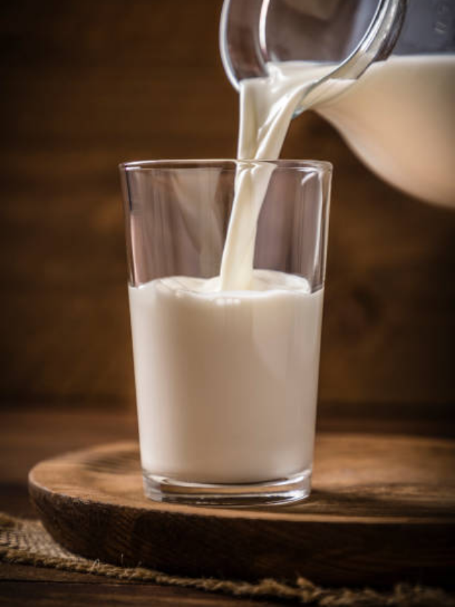 Benefits of Drinking Milk: रोजाना दूध पीने से शरीर को मिलते हैं ये 7 जबरदस्त फायदे, जानकर रह जाएंगे हैरान