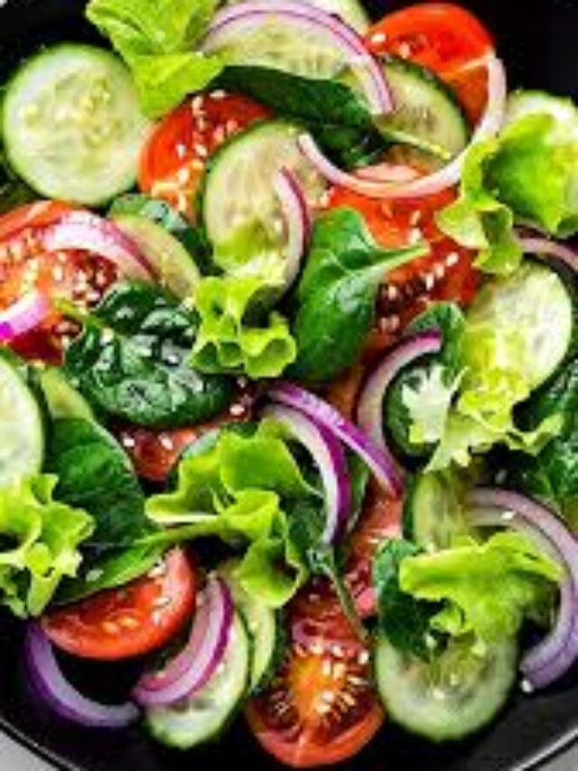 Salad Health Tips: क्या आप भी खाते हैं ज्यादा सलाद? इन लोगों को तुरंत करना चाहिए परहेज