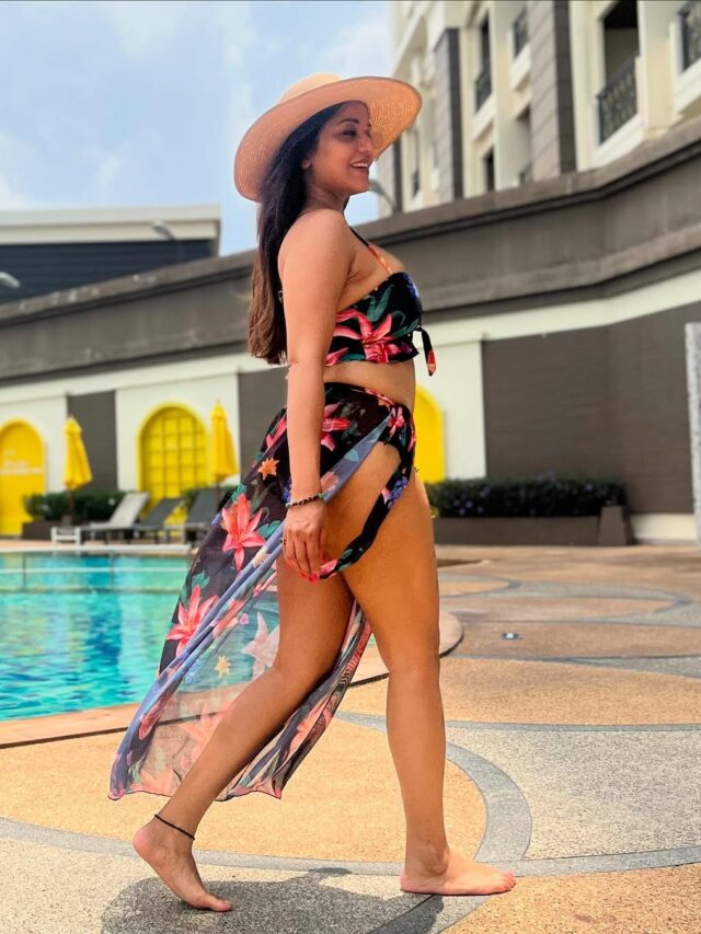 Monalisa Hot Pic: इस भोजपुरी अदकारा ने स्विमिंग ड्रेस में लगाया हॉटनेस का तड़का, यहां देखें बोल्ड तस्वीरें