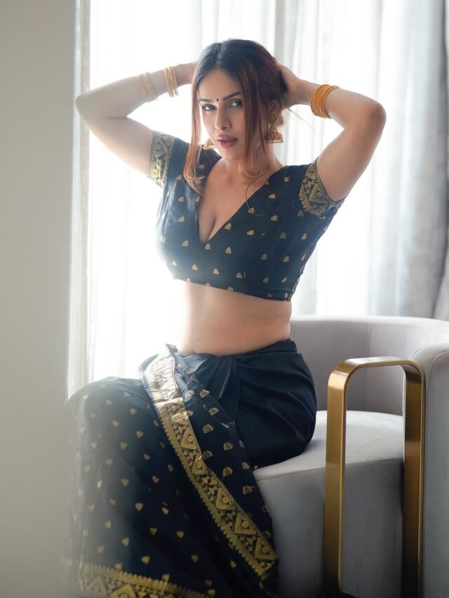 Neha Malik Desi Look: डीप नेक ब्लाउज में इस भोजपुरी बाला ने बढ़ाया इंटरनेट का पारा, हॉट तस्वीरों से नहीं हट रही फैंस की आंखें