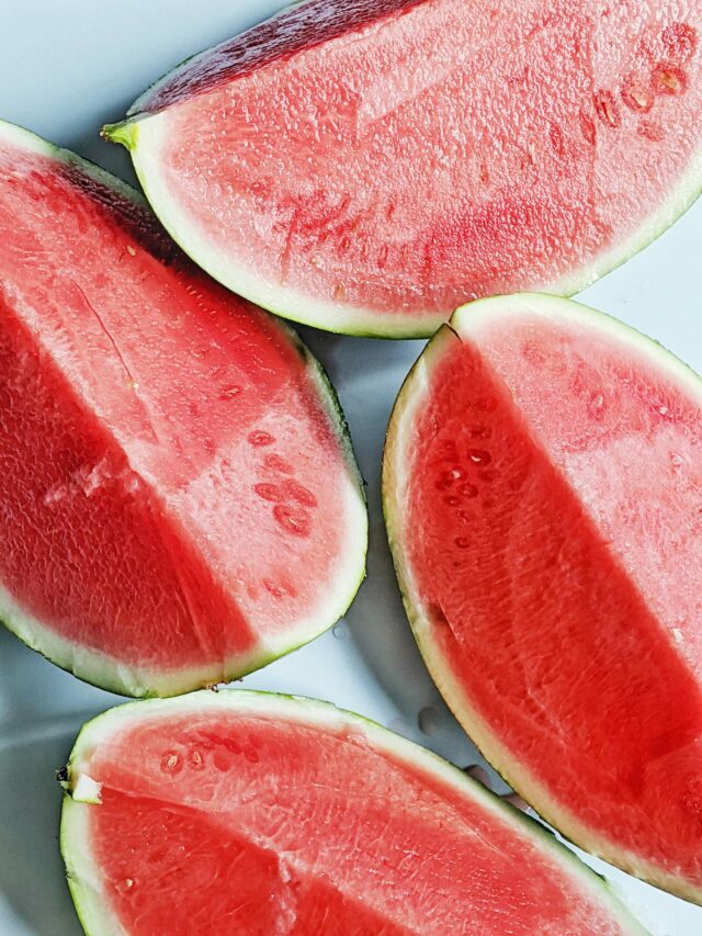 Summer Fruits: गर्मी के दिनों में खाए ये फल, हाइड्रेट रहेगा शरीर, मिलेंगे ये बेहतरीन फायदे